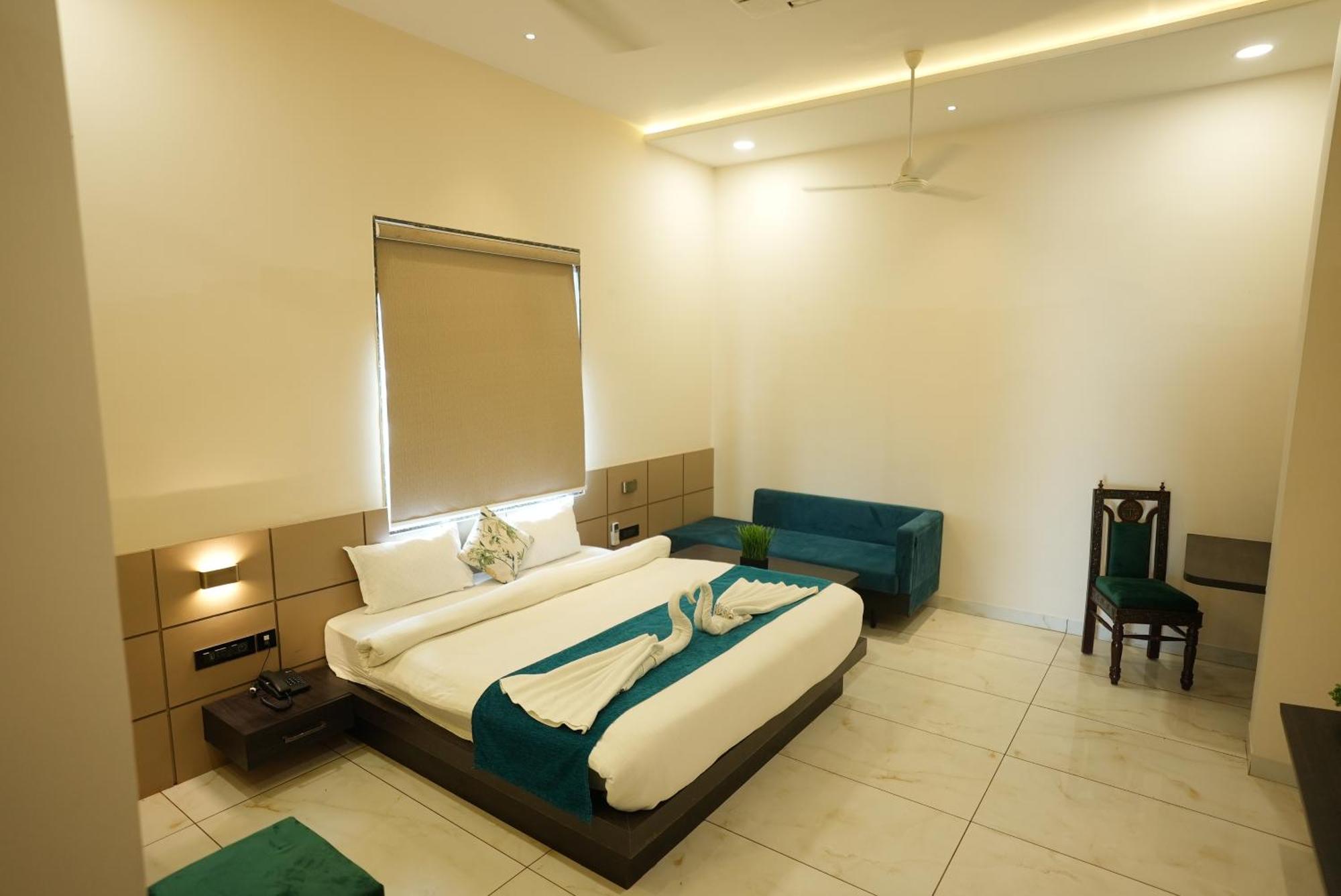 Palak Palace Hotels And Resort Bhopal Exterior photo